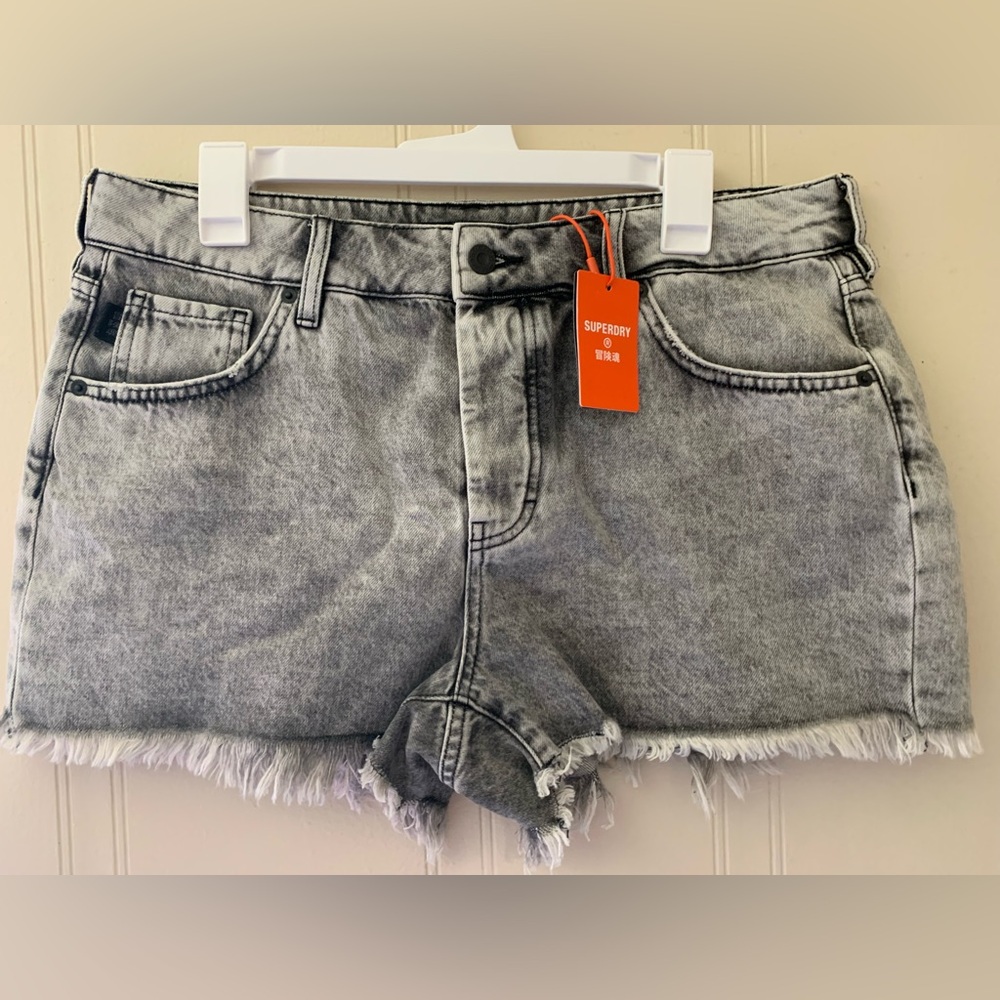 Women high rise shorts. NEW. Black. Size:32